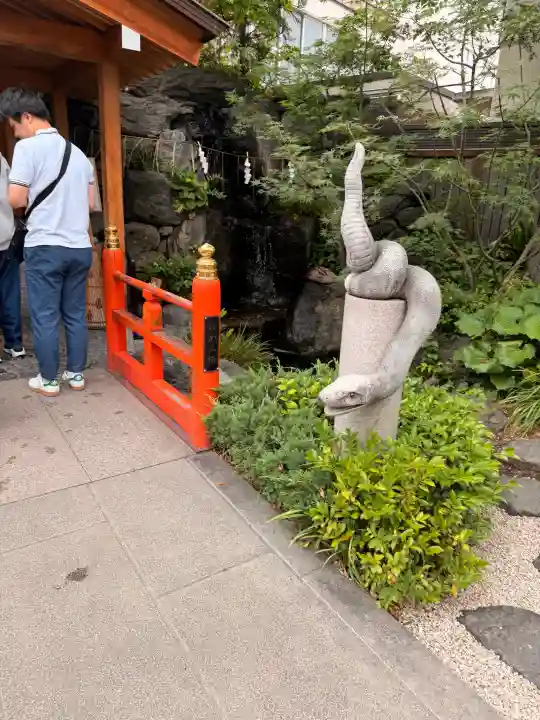 蛇窪神社の{uncategorized: "未分類", other: "その他", undefined: "問題あり", building: "その他建物", grave: "お墓", sacred_gate: "鳥居", guardian: "狛犬", statue: "像", buddha: "仏像", history: "歴史", nature: "自然", garden: "庭園", animal: "動物", pagoda: "塔", temizu: "手水舎", mountain_gate: "山門・神門", sanctuary: "本殿・本堂", subordinate: "末社・摂社", art: "芸術", scenery: "景色", jizo: "地蔵", ema: "絵馬", goshuin: "御朱印", omikuji: "おみくじ", items: "授与品その他", amulet: "お守り", goshuincho: "御朱印帳", eats: "食事", festival: "お祭り", votive_dance: "神楽", shichigosan: "七五三参", wedding: "結婚式", experience: "体験その他", initially: "初詣", around: "周辺", anti_infection: "感染症対策"}