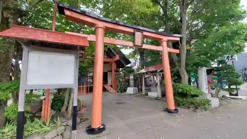 共栄稲荷神社の鳥居