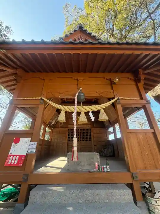 細石神社の{uncategorized: "未分類", other: "その他", undefined: "問題あり", building: "その他建物", grave: "お墓", sacred_gate: "鳥居", guardian: "狛犬", statue: "像", buddha: "仏像", history: "歴史", nature: "自然", garden: "庭園", animal: "動物", pagoda: "塔", temizu: "手水舎", mountain_gate: "山門・神門", sanctuary: "本殿・本堂", subordinate: "末社・摂社", art: "芸術", scenery: "景色", jizo: "地蔵", ema: "絵馬", goshuin: "御朱印", omikuji: "おみくじ", items: "授与品その他", amulet: "お守り", goshuincho: "御朱印帳", eats: "食事", festival: "お祭り", votive_dance: "神楽", shichigosan: "七五三参", wedding: "結婚式", experience: "体験その他", initially: "初詣", around: "周辺", anti_infection: "感染症対策"}