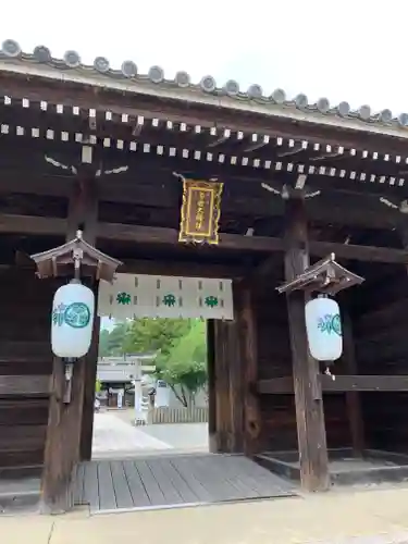 多田神社の山門