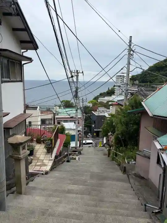 伊豆山神社の{uncategorized: "未分類", other: "その他", undefined: "問題あり", building: "その他建物", grave: "お墓", sacred_gate: "鳥居", guardian: "狛犬", statue: "像", buddha: "仏像", history: "歴史", nature: "自然", garden: "庭園", animal: "動物", pagoda: "塔", temizu: "手水舎", mountain_gate: "山門・神門", sanctuary: "本殿・本堂", subordinate: "末社・摂社", art: "芸術", scenery: "景色", jizo: "地蔵", ema: "絵馬", goshuin: "御朱印", omikuji: "おみくじ", items: "授与品その他", amulet: "お守り", goshuincho: "御朱印帳", eats: "食事", festival: "お祭り", votive_dance: "神楽", shichigosan: "七五三参", wedding: "結婚式", experience: "体験その他", initially: "初詣", around: "周辺", anti_infection: "感染症対策"}