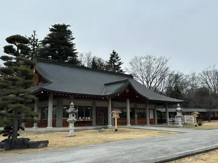 長野縣護國神社の{uncategorized: "未分類", other: "その他", undefined: "問題あり", building: "その他建物", grave: "お墓", sacred_gate: "鳥居", guardian: "狛犬", statue: "像", buddha: "仏像", history: "歴史", nature: "自然", garden: "庭園", animal: "動物", pagoda: "塔", temizu: "手水舎", mountain_gate: "山門・神門", sanctuary: "本殿・本堂", subordinate: "末社・摂社", art: "芸術", scenery: "景色", jizo: "地蔵", ema: "絵馬", goshuin: "御朱印", omikuji: "おみくじ", items: "授与品その他", amulet: "お守り", goshuincho: "御朱印帳", eats: "食事", festival: "お祭り", votive_dance: "神楽", shichigosan: "七五三参", wedding: "結婚式", experience: "体験その他", initially: "初詣", around: "周辺", anti_infection: "感染症対策"}