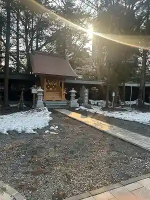 琴似神社の{uncategorized: "未分類", other: "その他", undefined: "問題あり", building: "その他建物", grave: "お墓", sacred_gate: "鳥居", guardian: "狛犬", statue: "像", buddha: "仏像", history: "歴史", nature: "自然", garden: "庭園", animal: "動物", pagoda: "塔", temizu: "手水舎", mountain_gate: "山門・神門", sanctuary: "本殿・本堂", subordinate: "末社・摂社", art: "芸術", scenery: "景色", jizo: "地蔵", ema: "絵馬", goshuin: "御朱印", omikuji: "おみくじ", items: "授与品その他", amulet: "お守り", goshuincho: "御朱印帳", eats: "食事", festival: "お祭り", votive_dance: "神楽", shichigosan: "七五三参", wedding: "結婚式", experience: "体験その他", initially: "初詣", around: "周辺", anti_infection: "感染症対策"}