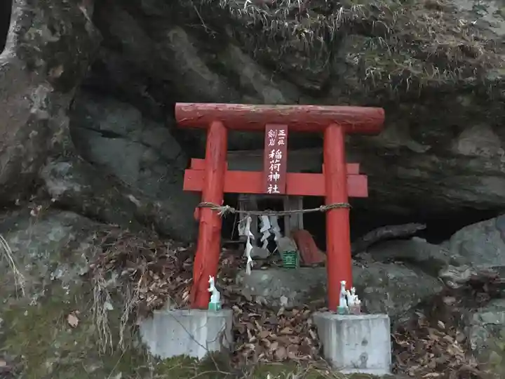 剣岩稲荷神社の本殿・本堂