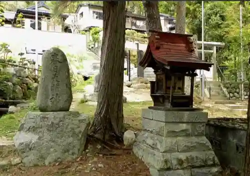 郊戸八幡宮の末社