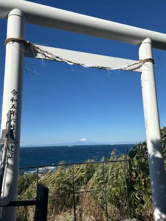洲崎神社の{uncategorized: "未分類", other: "その他", undefined: "問題あり", building: "その他建物", grave: "お墓", sacred_gate: "鳥居", guardian: "狛犬", statue: "像", buddha: "仏像", history: "歴史", nature: "自然", garden: "庭園", animal: "動物", pagoda: "塔", temizu: "手水舎", mountain_gate: "山門・神門", sanctuary: "本殿・本堂", subordinate: "末社・摂社", art: "芸術", scenery: "景色", jizo: "地蔵", ema: "絵馬", goshuin: "御朱印", omikuji: "おみくじ", items: "授与品その他", amulet: "お守り", goshuincho: "御朱印帳", eats: "食事", festival: "お祭り", votive_dance: "神楽", shichigosan: "七五三参", wedding: "結婚式", experience: "体験その他", initially: "初詣", around: "周辺", anti_infection: "感染症対策"}