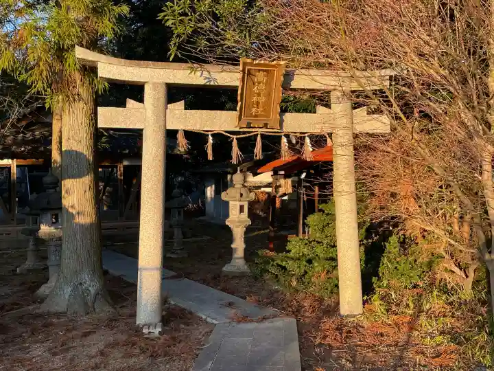 高徳神社の{uncategorized: "未分類", other: "その他", undefined: "問題あり", building: "その他建物", grave: "お墓", sacred_gate: "鳥居", guardian: "狛犬", statue: "像", buddha: "仏像", history: "歴史", nature: "自然", garden: "庭園", animal: "動物", pagoda: "塔", temizu: "手水舎", mountain_gate: "山門・神門", sanctuary: "本殿・本堂", subordinate: "末社・摂社", art: "芸術", scenery: "景色", jizo: "地蔵", ema: "絵馬", goshuin: "御朱印", omikuji: "おみくじ", items: "授与品その他", amulet: "お守り", goshuincho: "御朱印帳", eats: "食事", festival: "お祭り", votive_dance: "神楽", shichigosan: "七五三参", wedding: "結婚式", experience: "体験その他", initially: "初詣", around: "周辺", anti_infection: "感染症対策"}