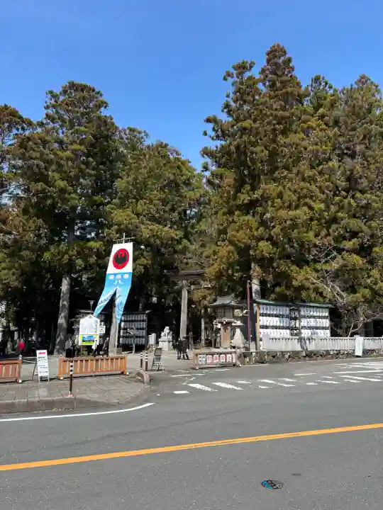 熊野本宮大社の{uncategorized: "未分類", other: "その他", undefined: "問題あり", building: "その他建物", grave: "お墓", sacred_gate: "鳥居", guardian: "狛犬", statue: "像", buddha: "仏像", history: "歴史", nature: "自然", garden: "庭園", animal: "動物", pagoda: "塔", temizu: "手水舎", mountain_gate: "山門・神門", sanctuary: "本殿・本堂", subordinate: "末社・摂社", art: "芸術", scenery: "景色", jizo: "地蔵", ema: "絵馬", goshuin: "御朱印", omikuji: "おみくじ", items: "授与品その他", amulet: "お守り", goshuincho: "御朱印帳", eats: "食事", festival: "お祭り", votive_dance: "神楽", shichigosan: "七五三参", wedding: "結婚式", experience: "体験その他", initially: "初詣", around: "周辺", anti_infection: "感染症対策"}