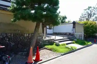 芬陀院の山門・神門