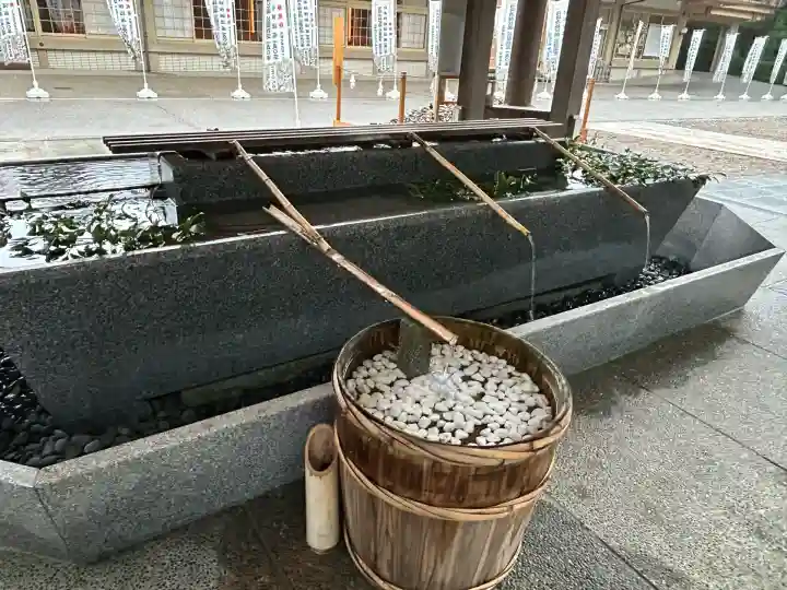 射水神社の手水舎