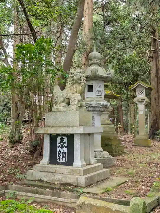 石部神社の{uncategorized: "未分類", other: "その他", undefined: "問題あり", building: "その他建物", grave: "お墓", sacred_gate: "鳥居", guardian: "狛犬", statue: "像", buddha: "仏像", history: "歴史", nature: "自然", garden: "庭園", animal: "動物", pagoda: "塔", temizu: "手水舎", mountain_gate: "山門・神門", sanctuary: "本殿・本堂", subordinate: "末社・摂社", art: "芸術", scenery: "景色", jizo: "地蔵", ema: "絵馬", goshuin: "御朱印", omikuji: "おみくじ", items: "授与品その他", amulet: "お守り", goshuincho: "御朱印帳", eats: "食事", festival: "お祭り", votive_dance: "神楽", shichigosan: "七五三参", wedding: "結婚式", experience: "体験その他", initially: "初詣", around: "周辺", anti_infection: "感染症対策"}