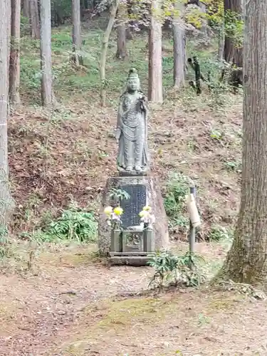 鶏足寺の仏像