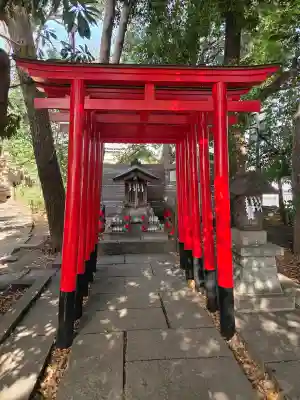 鎮守氷川神社の{uncategorized: "未分類", other: "その他", undefined: "問題あり", building: "その他建物", grave: "お墓", sacred_gate: "鳥居", guardian: "狛犬", statue: "像", buddha: "仏像", history: "歴史", nature: "自然", garden: "庭園", animal: "動物", pagoda: "塔", temizu: "手水舎", mountain_gate: "山門・神門", sanctuary: "本殿・本堂", subordinate: "末社・摂社", art: "芸術", scenery: "景色", jizo: "地蔵", ema: "絵馬", goshuin: "御朱印", omikuji: "おみくじ", items: "授与品その他", amulet: "お守り", goshuincho: "御朱印帳", eats: "食事", festival: "お祭り", votive_dance: "神楽", shichigosan: "七五三参", wedding: "結婚式", experience: "体験その他", initially: "初詣", around: "周辺", anti_infection: "感染症対策"}