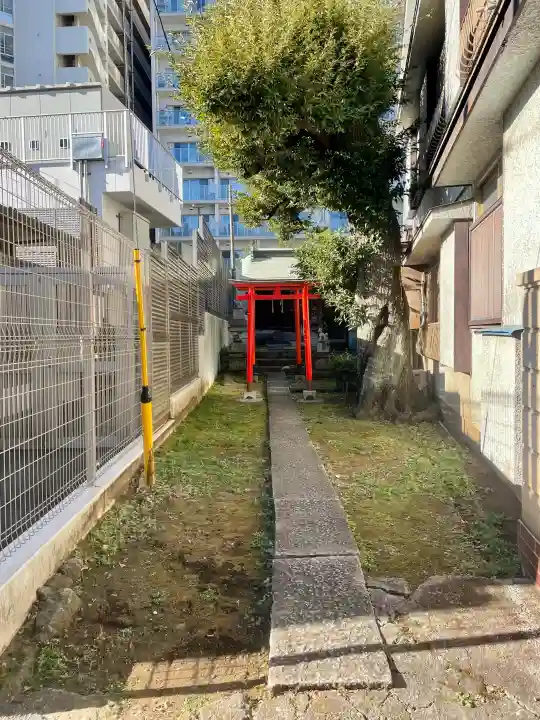 瘡護稲荷大明神の{uncategorized: "未分類", other: "その他", undefined: "問題あり", building: "その他建物", grave: "お墓", sacred_gate: "鳥居", guardian: "狛犬", statue: "像", buddha: "仏像", history: "歴史", nature: "自然", garden: "庭園", animal: "動物", pagoda: "塔", temizu: "手水舎", mountain_gate: "山門・神門", sanctuary: "本殿・本堂", subordinate: "末社・摂社", art: "芸術", scenery: "景色", jizo: "地蔵", ema: "絵馬", goshuin: "御朱印", omikuji: "おみくじ", items: "授与品その他", amulet: "お守り", goshuincho: "御朱印帳", eats: "食事", festival: "お祭り", votive_dance: "神楽", shichigosan: "七五三参", wedding: "結婚式", experience: "体験その他", initially: "初詣", around: "周辺", anti_infection: "感染症対策"}