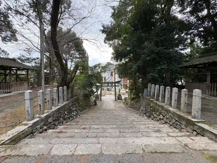 石座神社の{uncategorized: "未分類", other: "その他", undefined: "問題あり", building: "その他建物", grave: "お墓", sacred_gate: "鳥居", guardian: "狛犬", statue: "像", buddha: "仏像", history: "歴史", nature: "自然", garden: "庭園", animal: "動物", pagoda: "塔", temizu: "手水舎", mountain_gate: "山門・神門", sanctuary: "本殿・本堂", subordinate: "末社・摂社", art: "芸術", scenery: "景色", jizo: "地蔵", ema: "絵馬", goshuin: "御朱印", omikuji: "おみくじ", items: "授与品その他", amulet: "お守り", goshuincho: "御朱印帳", eats: "食事", festival: "お祭り", votive_dance: "神楽", shichigosan: "七五三参", wedding: "結婚式", experience: "体験その他", initially: "初詣", around: "周辺", anti_infection: "感染症対策"}
