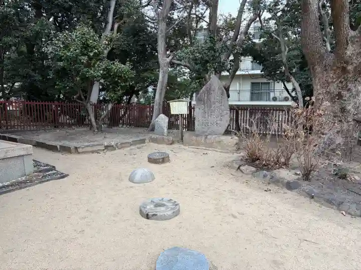 敏馬神社の{uncategorized: "未分類", other: "その他", undefined: "問題あり", building: "その他建物", grave: "お墓", sacred_gate: "鳥居", guardian: "狛犬", statue: "像", buddha: "仏像", history: "歴史", nature: "自然", garden: "庭園", animal: "動物", pagoda: "塔", temizu: "手水舎", mountain_gate: "山門・神門", sanctuary: "本殿・本堂", subordinate: "末社・摂社", art: "芸術", scenery: "景色", jizo: "地蔵", ema: "絵馬", goshuin: "御朱印", omikuji: "おみくじ", items: "授与品その他", amulet: "お守り", goshuincho: "御朱印帳", eats: "食事", festival: "お祭り", votive_dance: "神楽", shichigosan: "七五三参", wedding: "結婚式", experience: "体験その他", initially: "初詣", around: "周辺", anti_infection: "感染症対策"}