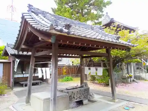 光照院の手水舎