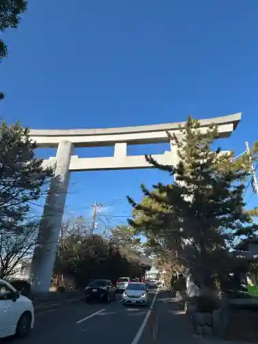 寒川神社の{uncategorized: "未分類", other: "その他", undefined: "問題あり", building: "その他建物", grave: "お墓", sacred_gate: "鳥居", guardian: "狛犬", statue: "像", buddha: "仏像", history: "歴史", nature: "自然", garden: "庭園", animal: "動物", pagoda: "塔", temizu: "手水舎", mountain_gate: "山門・神門", sanctuary: "本殿・本堂", subordinate: "末社・摂社", art: "芸術", scenery: "景色", jizo: "地蔵", ema: "絵馬", goshuin: "御朱印", omikuji: "おみくじ", items: "授与品その他", amulet: "お守り", goshuincho: "御朱印帳", eats: "食事", festival: "お祭り", votive_dance: "神楽", shichigosan: "七五三参", wedding: "結婚式", experience: "体験その他", initially: "初詣", around: "周辺", anti_infection: "感染症対策"}