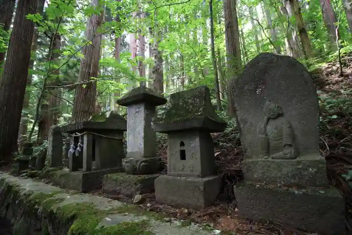 戸隠神社宝光社の末社・摂社