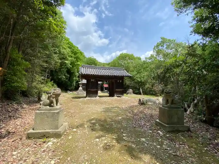 瀧神社の山門・神門