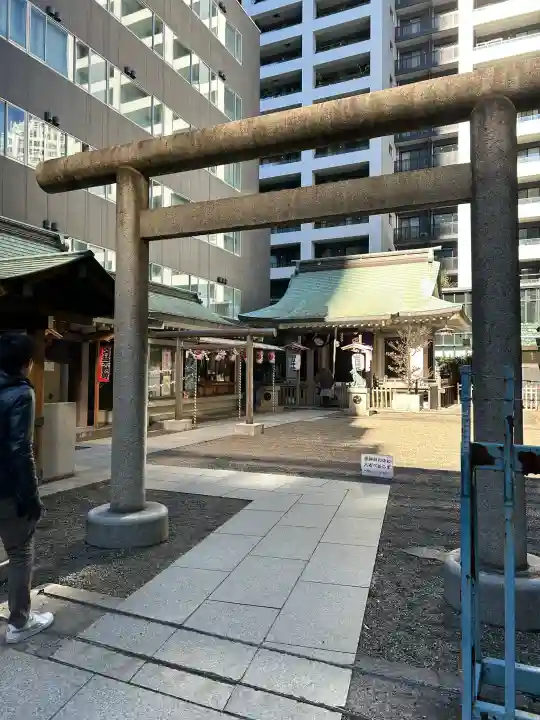 宮益御嶽神社の{uncategorized: "未分類", other: "その他", undefined: "問題あり", building: "その他建物", grave: "お墓", sacred_gate: "鳥居", guardian: "狛犬", statue: "像", buddha: "仏像", history: "歴史", nature: "自然", garden: "庭園", animal: "動物", pagoda: "塔", temizu: "手水舎", mountain_gate: "山門・神門", sanctuary: "本殿・本堂", subordinate: "末社・摂社", art: "芸術", scenery: "景色", jizo: "地蔵", ema: "絵馬", goshuin: "御朱印", omikuji: "おみくじ", items: "授与品その他", amulet: "お守り", goshuincho: "御朱印帳", eats: "食事", festival: "お祭り", votive_dance: "神楽", shichigosan: "七五三参", wedding: "結婚式", experience: "体験その他", initially: "初詣", around: "周辺", anti_infection: "感染症対策"}