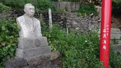 楠森稲荷神社の像