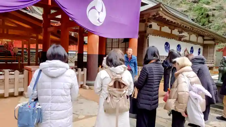 丹生都比売神社の{uncategorized: "未分類", other: "その他", undefined: "問題あり", building: "その他建物", grave: "お墓", sacred_gate: "鳥居", guardian: "狛犬", statue: "像", buddha: "仏像", history: "歴史", nature: "自然", garden: "庭園", animal: "動物", pagoda: "塔", temizu: "手水舎", mountain_gate: "山門・神門", sanctuary: "本殿・本堂", subordinate: "末社・摂社", art: "芸術", scenery: "景色", jizo: "地蔵", ema: "絵馬", goshuin: "御朱印", omikuji: "おみくじ", items: "授与品その他", amulet: "お守り", goshuincho: "御朱印帳", eats: "食事", festival: "お祭り", votive_dance: "神楽", shichigosan: "七五三参", wedding: "結婚式", experience: "体験その他", initially: "初詣", around: "周辺", anti_infection: "感染症対策"}