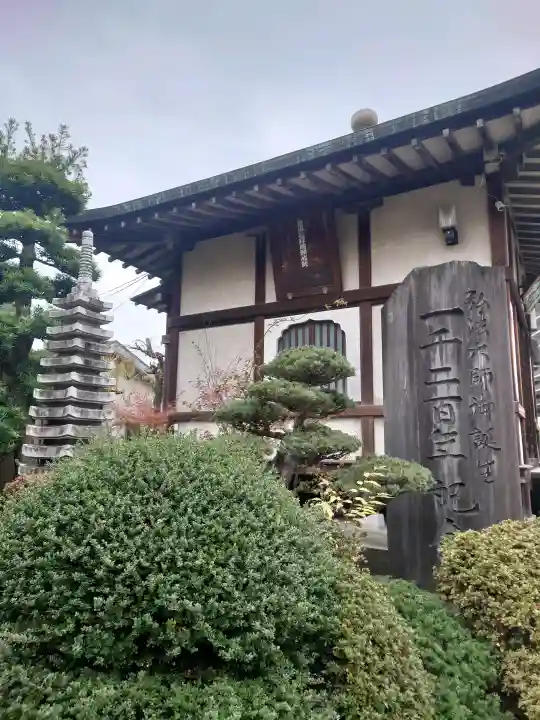 観音寺の{uncategorized: "未分類", other: "その他", undefined: "問題あり", building: "その他建物", grave: "お墓", sacred_gate: "鳥居", guardian: "狛犬", statue: "像", buddha: "仏像", history: "歴史", nature: "自然", garden: "庭園", animal: "動物", pagoda: "塔", temizu: "手水舎", mountain_gate: "山門・神門", sanctuary: "本殿・本堂", subordinate: "末社・摂社", art: "芸術", scenery: "景色", jizo: "地蔵", ema: "絵馬", goshuin: "御朱印", omikuji: "おみくじ", items: "授与品その他", amulet: "お守り", goshuincho: "御朱印帳", eats: "食事", festival: "お祭り", votive_dance: "神楽", shichigosan: "七五三参", wedding: "結婚式", experience: "体験その他", initially: "初詣", around: "周辺", anti_infection: "感染症対策"}