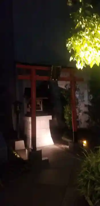 靍護稲荷神社の鳥居