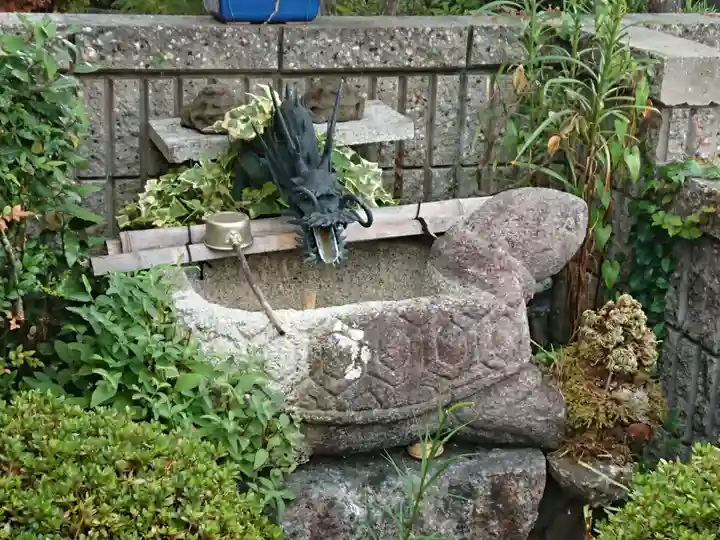 金巻明神の手水舎