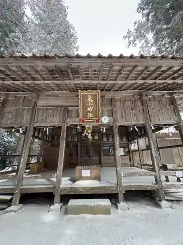 亀山神社の{uncategorized: "未分類", other: "その他", undefined: "問題あり", building: "その他建物", grave: "お墓", sacred_gate: "鳥居", guardian: "狛犬", statue: "像", buddha: "仏像", history: "歴史", nature: "自然", garden: "庭園", animal: "動物", pagoda: "塔", temizu: "手水舎", mountain_gate: "山門・神門", sanctuary: "本殿・本堂", subordinate: "末社・摂社", art: "芸術", scenery: "景色", jizo: "地蔵", ema: "絵馬", goshuin: "御朱印", omikuji: "おみくじ", items: "授与品その他", amulet: "お守り", goshuincho: "御朱印帳", eats: "食事", festival: "お祭り", votive_dance: "神楽", shichigosan: "七五三参", wedding: "結婚式", experience: "体験その他", initially: "初詣", around: "周辺", anti_infection: "感染症対策"}