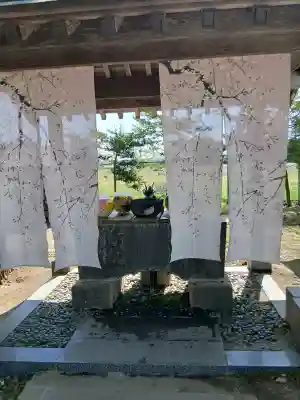 素鵞神社の{uncategorized: "未分類", other: "その他", undefined: "問題あり", building: "その他建物", grave: "お墓", sacred_gate: "鳥居", guardian: "狛犬", statue: "像", buddha: "仏像", history: "歴史", nature: "自然", garden: "庭園", animal: "動物", pagoda: "塔", temizu: "手水舎", mountain_gate: "山門・神門", sanctuary: "本殿・本堂", subordinate: "末社・摂社", art: "芸術", scenery: "景色", jizo: "地蔵", ema: "絵馬", goshuin: "御朱印", omikuji: "おみくじ", items: "授与品その他", amulet: "お守り", goshuincho: "御朱印帳", eats: "食事", festival: "お祭り", votive_dance: "神楽", shichigosan: "七五三参", wedding: "結婚式", experience: "体験その他", initially: "初詣", around: "周辺", anti_infection: "感染症対策"}