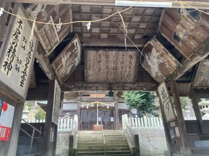 粒坐天照神社の{uncategorized: "未分類", other: "その他", undefined: "問題あり", building: "その他建物", grave: "お墓", sacred_gate: "鳥居", guardian: "狛犬", statue: "像", buddha: "仏像", history: "歴史", nature: "自然", garden: "庭園", animal: "動物", pagoda: "塔", temizu: "手水舎", mountain_gate: "山門・神門", sanctuary: "本殿・本堂", subordinate: "末社・摂社", art: "芸術", scenery: "景色", jizo: "地蔵", ema: "絵馬", goshuin: "御朱印", omikuji: "おみくじ", items: "授与品その他", amulet: "お守り", goshuincho: "御朱印帳", eats: "食事", festival: "お祭り", votive_dance: "神楽", shichigosan: "七五三参", wedding: "結婚式", experience: "体験その他", initially: "初詣", around: "周辺", anti_infection: "感染症対策"}