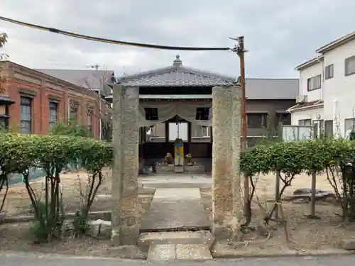 胴切れの地蔵のその他建物