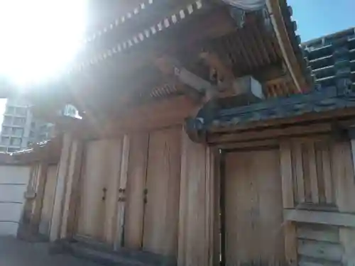 東岸寺の山門