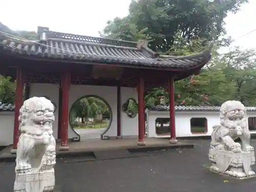 岐阜護國神社の狛犬