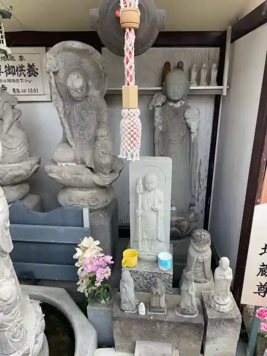 圓照寺の{uncategorized: "未分類", other: "その他", undefined: "問題あり", building: "その他建物", grave: "お墓", sacred_gate: "鳥居", guardian: "狛犬", statue: "像", buddha: "仏像", history: "歴史", nature: "自然", garden: "庭園", animal: "動物", pagoda: "塔", temizu: "手水舎", mountain_gate: "山門・神門", sanctuary: "本殿・本堂", subordinate: "末社・摂社", art: "芸術", scenery: "景色", jizo: "地蔵", ema: "絵馬", goshuin: "御朱印", omikuji: "おみくじ", items: "授与品その他", amulet: "お守り", goshuincho: "御朱印帳", eats: "食事", festival: "お祭り", votive_dance: "神楽", shichigosan: "七五三参", wedding: "結婚式", experience: "体験その他", initially: "初詣", around: "周辺", anti_infection: "感染症対策"}