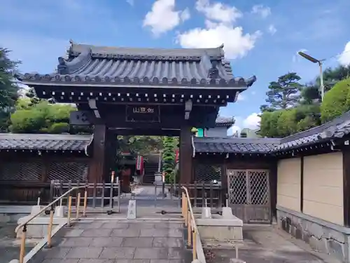 寳珠院（常楽寺）の山門