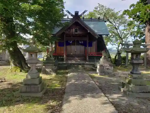 白山神社の本殿