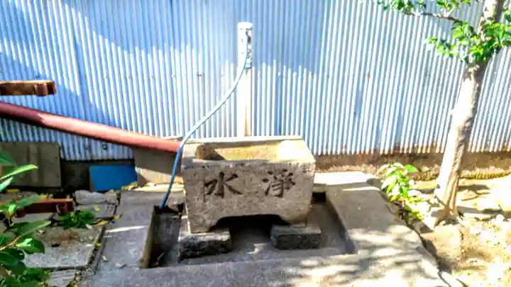 榎白龍大神の手水舎