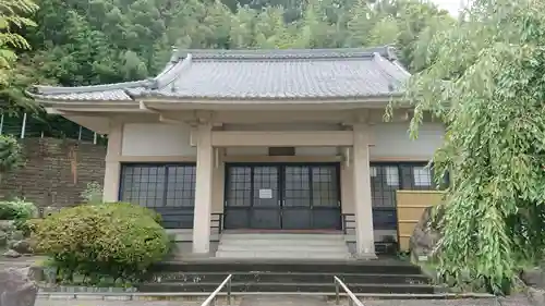 信光寺の本殿