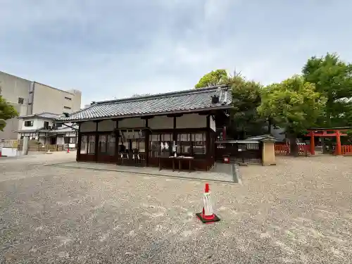 率川神社（大神神社摂社）の{uncategorized: "未分類", other: "その他", undefined: "問題あり", building: "その他建物", grave: "お墓", sacred_gate: "鳥居", guardian: "狛犬", statue: "像", buddha: "仏像", history: "歴史", nature: "自然", garden: "庭園", animal: "動物", pagoda: "塔", temizu: "手水舎", mountain_gate: "山門・神門", sanctuary: "本殿・本堂", subordinate: "末社・摂社", art: "芸術", scenery: "景色", jizo: "地蔵", ema: "絵馬", goshuin: "御朱印", omikuji: "おみくじ", items: "授与品その他", amulet: "お守り", goshuincho: "御朱印帳", eats: "食事", festival: "お祭り", votive_dance: "神楽", shichigosan: "七五三参", wedding: "結婚式", experience: "体験その他", initially: "初詣", around: "周辺", anti_infection: "感染症対策"}