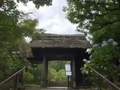 東慶寺の山門