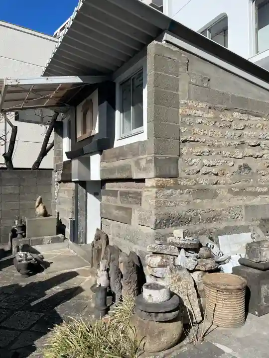 真宗西善寺の{uncategorized: "未分類", other: "その他", undefined: "問題あり", building: "その他建物", grave: "お墓", sacred_gate: "鳥居", guardian: "狛犬", statue: "像", buddha: "仏像", history: "歴史", nature: "自然", garden: "庭園", animal: "動物", pagoda: "塔", temizu: "手水舎", mountain_gate: "山門・神門", sanctuary: "本殿・本堂", subordinate: "末社・摂社", art: "芸術", scenery: "景色", jizo: "地蔵", ema: "絵馬", goshuin: "御朱印", omikuji: "おみくじ", items: "授与品その他", amulet: "お守り", goshuincho: "御朱印帳", eats: "食事", festival: "お祭り", votive_dance: "神楽", shichigosan: "七五三参", wedding: "結婚式", experience: "体験その他", initially: "初詣", around: "周辺", anti_infection: "感染症対策"}