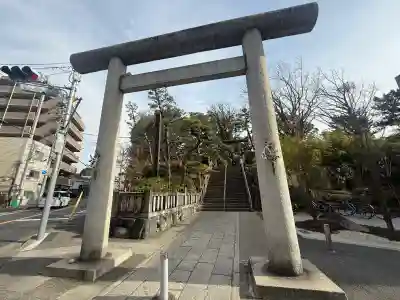 意富比神社の{uncategorized: "未分類", other: "その他", undefined: "問題あり", building: "その他建物", grave: "お墓", sacred_gate: "鳥居", guardian: "狛犬", statue: "像", buddha: "仏像", history: "歴史", nature: "自然", garden: "庭園", animal: "動物", pagoda: "塔", temizu: "手水舎", mountain_gate: "山門・神門", sanctuary: "本殿・本堂", subordinate: "末社・摂社", art: "芸術", scenery: "景色", jizo: "地蔵", ema: "絵馬", goshuin: "御朱印", omikuji: "おみくじ", items: "授与品その他", amulet: "お守り", goshuincho: "御朱印帳", eats: "食事", festival: "お祭り", votive_dance: "神楽", shichigosan: "七五三参", wedding: "結婚式", experience: "体験その他", initially: "初詣", around: "周辺", anti_infection: "感染症対策"}
