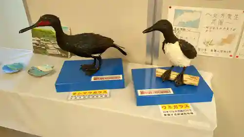 色丹神社鳥居（北方領土資料館内）の動物