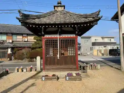 地蔵堂(子安地蔵)の{uncategorized: "未分類", other: "その他", undefined: "問題あり", building: "その他建物", grave: "お墓", sacred_gate: "鳥居", guardian: "狛犬", statue: "像", buddha: "仏像", history: "歴史", nature: "自然", garden: "庭園", animal: "動物", pagoda: "塔", temizu: "手水舎", mountain_gate: "山門・神門", sanctuary: "本殿・本堂", subordinate: "末社・摂社", art: "芸術", scenery: "景色", jizo: "地蔵", ema: "絵馬", goshuin: "御朱印", omikuji: "おみくじ", items: "授与品その他", amulet: "お守り", goshuincho: "御朱印帳", eats: "食事", festival: "お祭り", votive_dance: "神楽", shichigosan: "七五三参", wedding: "結婚式", experience: "体験その他", initially: "初詣", around: "周辺", anti_infection: "感染症対策"}