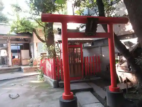 銀杏岡八幡神社の末社・摂社