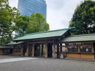 東郷神社の山門・神門