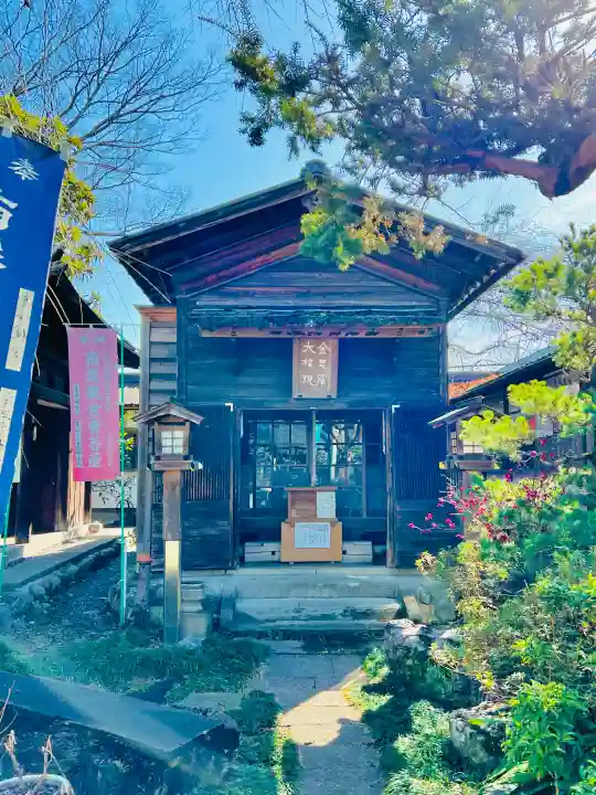 西光寺の{uncategorized: "未分類", other: "その他", undefined: "問題あり", building: "その他建物", grave: "お墓", sacred_gate: "鳥居", guardian: "狛犬", statue: "像", buddha: "仏像", history: "歴史", nature: "自然", garden: "庭園", animal: "動物", pagoda: "塔", temizu: "手水舎", mountain_gate: "山門・神門", sanctuary: "本殿・本堂", subordinate: "末社・摂社", art: "芸術", scenery: "景色", jizo: "地蔵", ema: "絵馬", goshuin: "御朱印", omikuji: "おみくじ", items: "授与品その他", amulet: "お守り", goshuincho: "御朱印帳", eats: "食事", festival: "お祭り", votive_dance: "神楽", shichigosan: "七五三参", wedding: "結婚式", experience: "体験その他", initially: "初詣", around: "周辺", anti_infection: "感染症対策"}